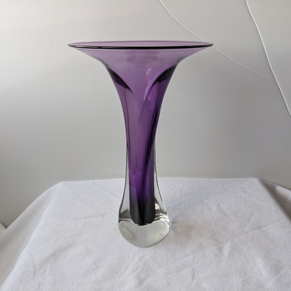 Jonathan Winfisky 1992 Signed Hand Blown Purple Art Glass Trumpet Vase Vintage